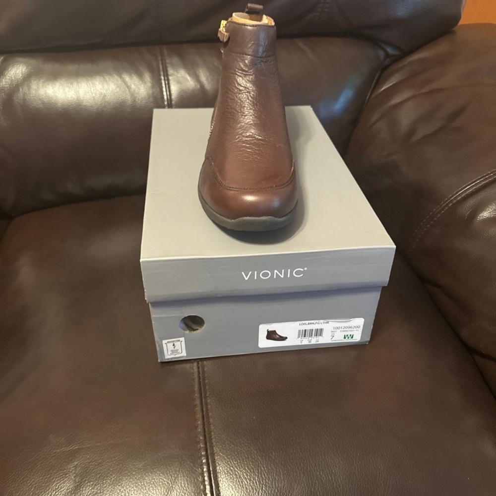 Vionic Leather Boots